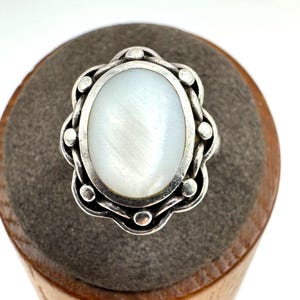 VTG Sterling Silver 925 Mother of Pearl Bezel Set Beaded Border Ring Size 6