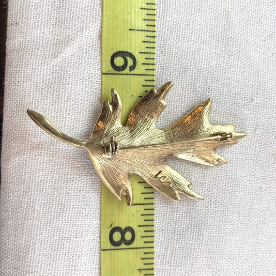 Vintage Gold Tone Liz Claiborne Leaf Brooch Ename… - image 5