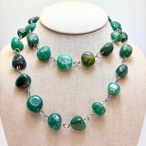 Silver Tone Tumbled Green Gemstone Bead Necklace Size 34-36&quot; Length Adjustable