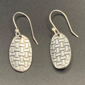 VTG Solid Sterling Silver 925 Oval Dangle Earrings Basket Weave Design 1.5&quot; Long