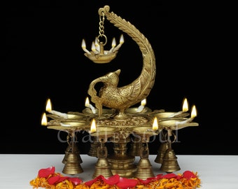 Artvarko Coppia di paia di olio in ottone profondo Luxmi Meenakshi Devi per Pooja Mandir Tempio Home Decor Diwali Deepam Dipak Regalo -Altezza 22,5 cm