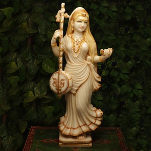 Meera Bai-staty, 24 tum Mira Bai-skulptur i reformerad marmor, MiraBai spelar Veena-skulptur, hängiven Shri Krishna för inredning.
