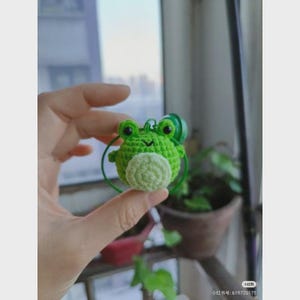 Handmade Crochet Frog Keychain – Cute Green Bag Charm
