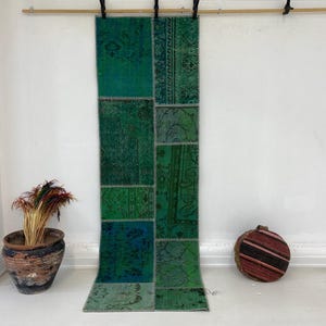 Tappeto passatoia vintage verde patchwork, in lana cucito a mano, per corridoio, 71 x 231 cm.