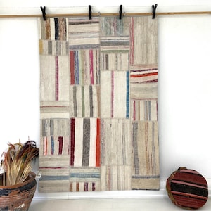 Tappeto patchwork vintage in cotone, kilim a righe multicolore (4'1x5'7 ft)