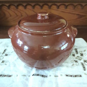 Vintage Watt Oven Proof Made in USA Bean Pot 9" wide x 7" high