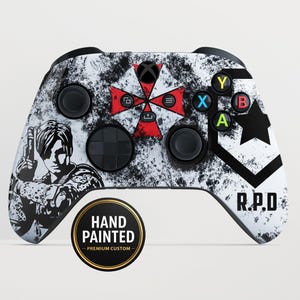 Peut inclure: Ensemble de trois tasses en céramique avec une finition mate et mouchetée. Les tasses sont dans des tons crème, gris clair et gris foncé. Chaque tasse a un design simple et minimaliste.