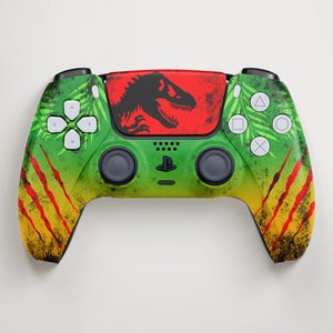 Könnte beinhalten: Ein speziell gestalteter Videospiel-Controller mit Jurassic Park-Thema. Der Controller hat ein grün-gelbes Farbverlauf-Design mit roten Kratzspuren. Die Mitte hat einen roten Hintergrund mit einer schwarzen Dinosaurier-Silhouette.