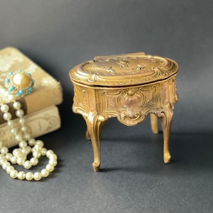 Scatola portagioie francese antica con piedini, cofanetto portagioie in bronzo dorato Napoleone III, scatola portagioie ornata del 1890, scatola portagioie per matrimonio, decorazione per il giorno delle nozze