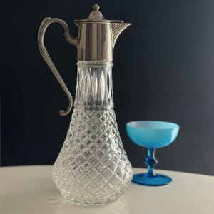 Vintage Engelse verzilverde en diamantgeslepen glazen likeurkaraf, kristallen karaf uit het midden van de eeuw, elegante wijnkan kruik bargerei cadeau