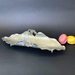 Cestino porta grissini italiano d'epoca, ciotola per biscotti e cracker in peltro in stile Art Nouveau, vassoio da portata in peltro decorato, regalo per la mamma