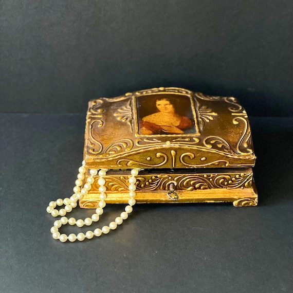Vintage Decorative Italian Wooden Trinket Box Vintage Decorative Italian Wooden Trinket Box