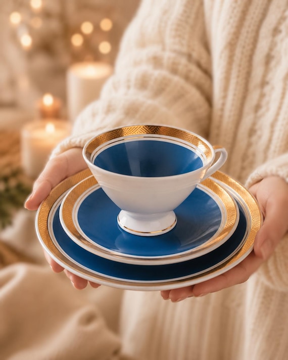 Vintage Art-Deco-Teetassen-Trio aus deutschem Porzellan: Goldrand, Blau