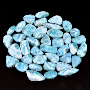 Lote de Larimar Natural Lote de Cristal de Larimar Pectolita Lote de Pedras Preciosas de Larimar Dominicana em Formato Misto Lote de Atacado Lote de Cabochão de Larimar de Alta Qualidade