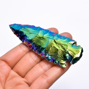 Pietra grezza di opalite rivestita in titanio a forma di punta di freccia 95X31X13 mm 177 carati di cristallo di opalite aura, opalite rivestita in titanio metafisico