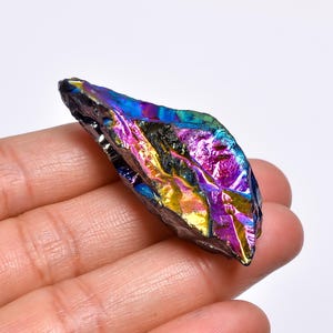 Pietra grezza di opale rivestita in titanio, forma grezza, opale grezza, 49X18X13 mm, cristallo di opale Aura da 66 carati, opale rivestita in titanio metafisico