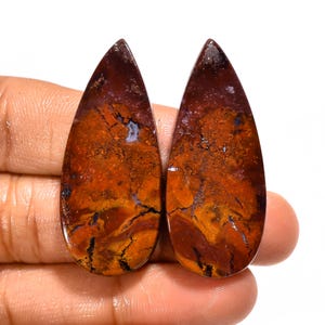 Paire de pierres précieuses en vrac cabochon en agate mousse rouge naturelle 42 x 18 x 4 mm 53 carats Paire de pierres en cristal d'agate mousse en forme de poire pour la fabrication de boucles d'oreilles