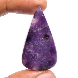 Cabochon de lapidolite pourpre en forme de poire de pierres précieuses de lapidolite pourpre 40X22X6 mm pierre de cristal de lapidolite 37 carats pour la fabrication de bijoux