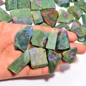 Fetta di fucsite rubino naturale, fucsite rubino grezza, fucsite rubino grezzo, fucsite rubino grezzo, fetta di pietra preziosa rubino, dimensioni 20-45 mm