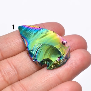 Pietra opalite rivestita in titanio, forma a punta di freccia grezza, aura di cristallo opalite, opalite rivestita in titanio metafisica per la creazione di gioielli