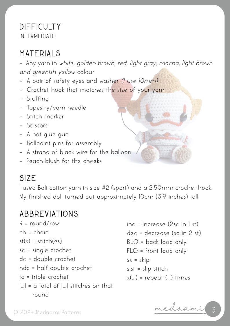 Peut inclure: Instructions de crochet pour r&eacute;aliser un clown en amigurumi. Le patron comprend une liste de mat&eacute;riaux, des abr&eacute;viations et des tailles. L'image montre &eacute;galement un clown fini tenant un ballon rouge.