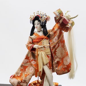 poupée japonaise traditionnelle de cru, poupée japonaise faite à la main, poupée de Kimono