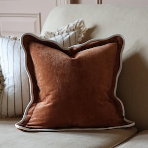 Coussin à bords festonnés Chloe Rust 45×45 - coussin à bords festonnés