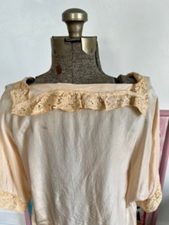 1920's Pale Pink Silk Bed Jacket - image 4