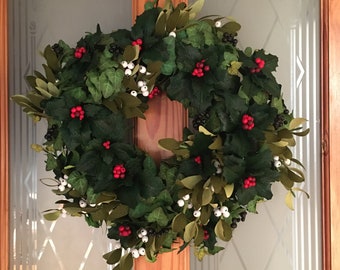 Artificial 45cm Christmas indoor wreath in holly ivy and mistletoe