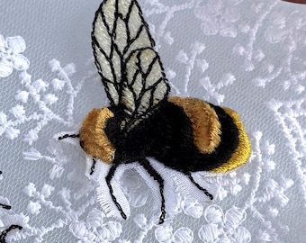 Parche bordado, Juego de tres abejas