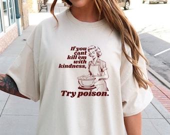 Si vous ne pouvez pas les tuer avec gentillesse, essayez le poison T-Shirt amateur de pâtisserie drôle féminisme Chemise sarcarsme Citation rétro bande dessinée TShirt cuisine nostalgie