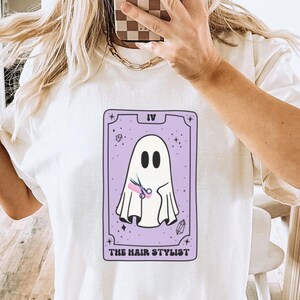 Tarot Card El estilista lindo fantasma retro Halloween camisa mística traje camisa Y2K camiseta 90s estilista regalo bestie cumpleaños camisa dueño del salón