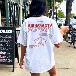 Caffè e cornetti la colazione dei vincitori Maglietta retrò amante della colazione T-shirt cibo festa della mamma regalo grafica anni '90 TShirt benessere per studenti
