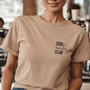 Cool Auntie Club Shirt Retro aunt T-Shirt pregnancy announcement Shirt for aunt to be gift new cool aunt Tee Baby shower gift for sister y2k