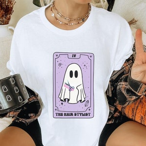 Carta dei Tarocchi Il parrucchiere carino fantasma retrò Halloween camicia costume mistico camicia Y2K tee anni '90 stilista regalo bestie compleanno camicia proprietario del salone