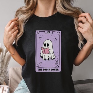Tarocchi amante del libro carino fantasma retrò Halloween camicia costume mistico camicia lettura Y2K tee anni '90 lettore regalo bestie compleanno insegnante camicia