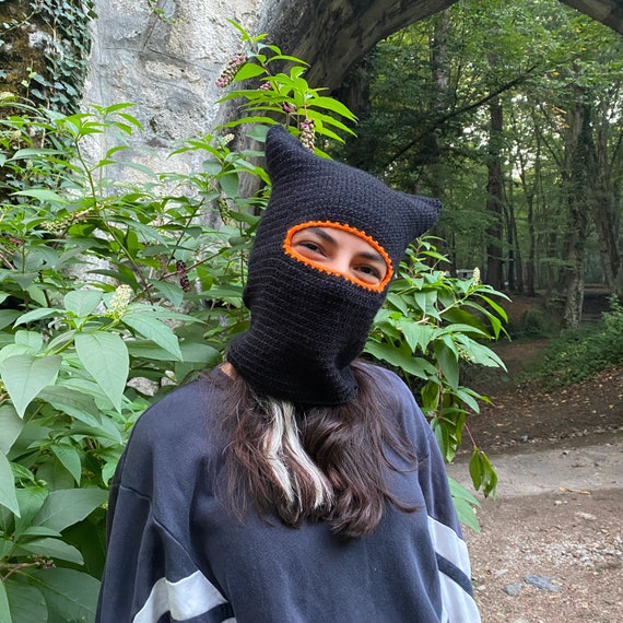 Hand-knitted Cat-eared Balaclava: Wool Blended Halloween Ski Mask
