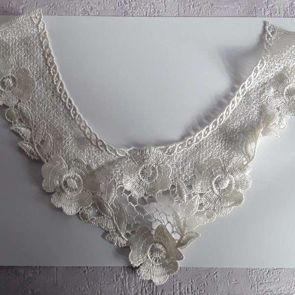 Col blanc, en dentelle 36 x 11,5 cm