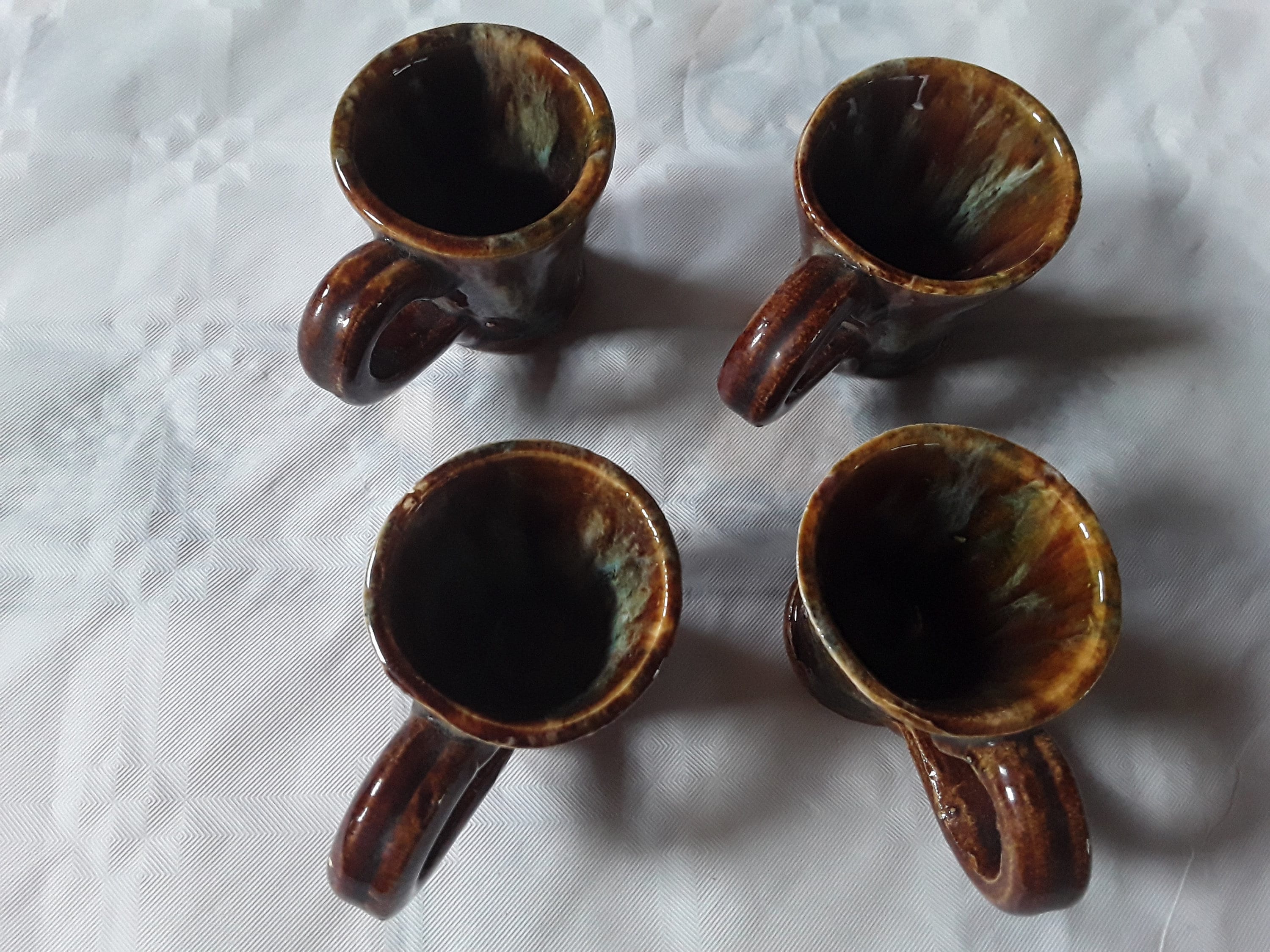 Lot de Quatre Petites Tasses Anciennes