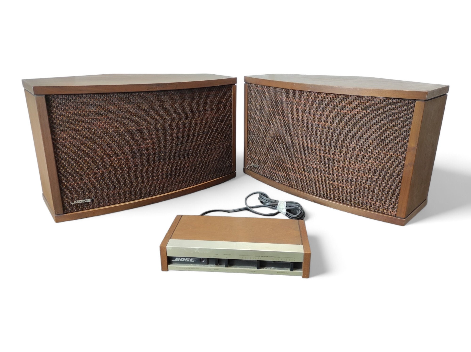 Pair of Bose 901 Series III Speakers - Active Equalizer VI Pair of Bose 901 Series III Speakers - Active Equalizer VI