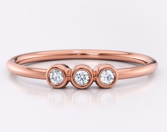 Stapelring met roségouden bezel set diamanten ring - ring met drie stenen - eenvoudige gestapelde ring - jubileumcadeau voor vrouwen - verjaardagscadeau voor haar