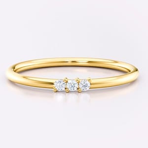 Minimalist three diamonds engagement ring for women - Dainty 3 diamond ring - Thin gold diamond ring - Delicate wedding band