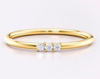 Minimalist three diamonds engagement ring for women - Dainty 3 diamond ring - Thin gold diamond ring - Delicate wedding band