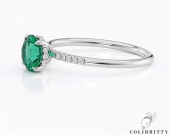Round cut emerald engagement ring 18k Gold Green gemstone ring Diamond halo ring Promise ring for her May Birthstone ring Gift for wife