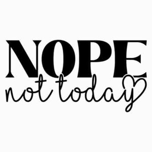 Peut inclure: Texte graphique noir et blanc qui dit "NOPE not today" avec un symbole de cœur.