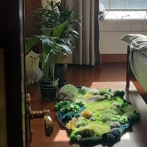 Handgjord grön mossmatta: Mjuk abstrakt ängsmatta bild 1