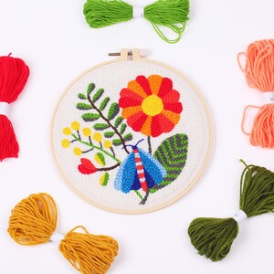 Flower Punch Needle Kit For Beginner,DIY Embroidery Punch Needle Kit with Pattern Punch Needle Fabric Yarn Rug Embroidery Hoop