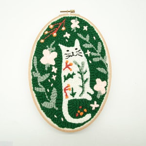 Forest Cat Punch Needle Kit For Beginner,DIY Punch Embroidery full Kit with Pattern Punch Needle Fabric Yarn Rug Embroidery Hoop