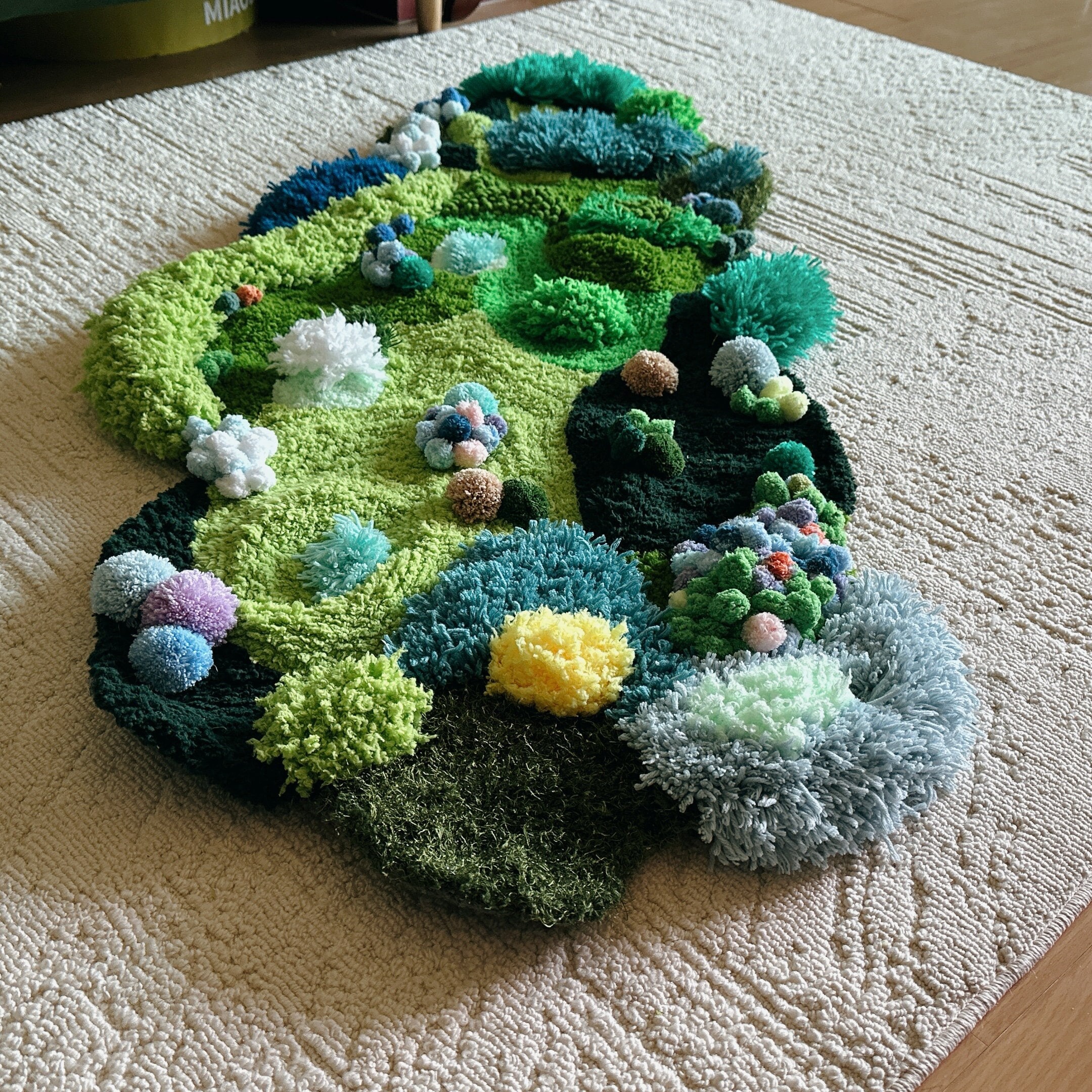 手編みの苔ラグ：緑の草のカーペット、ふわふわのアートラグ - Etsy 日本