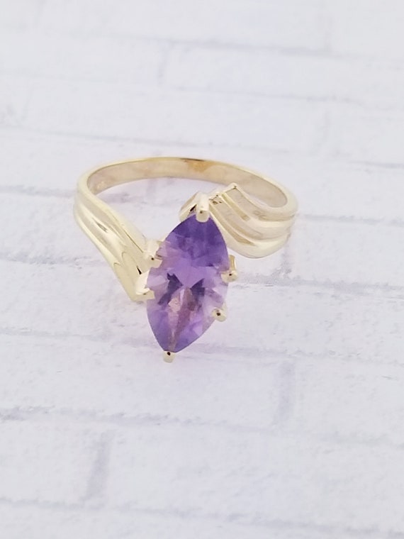 10k Yellow Gold Vintage Amethyst Solitaire Ring - image 2